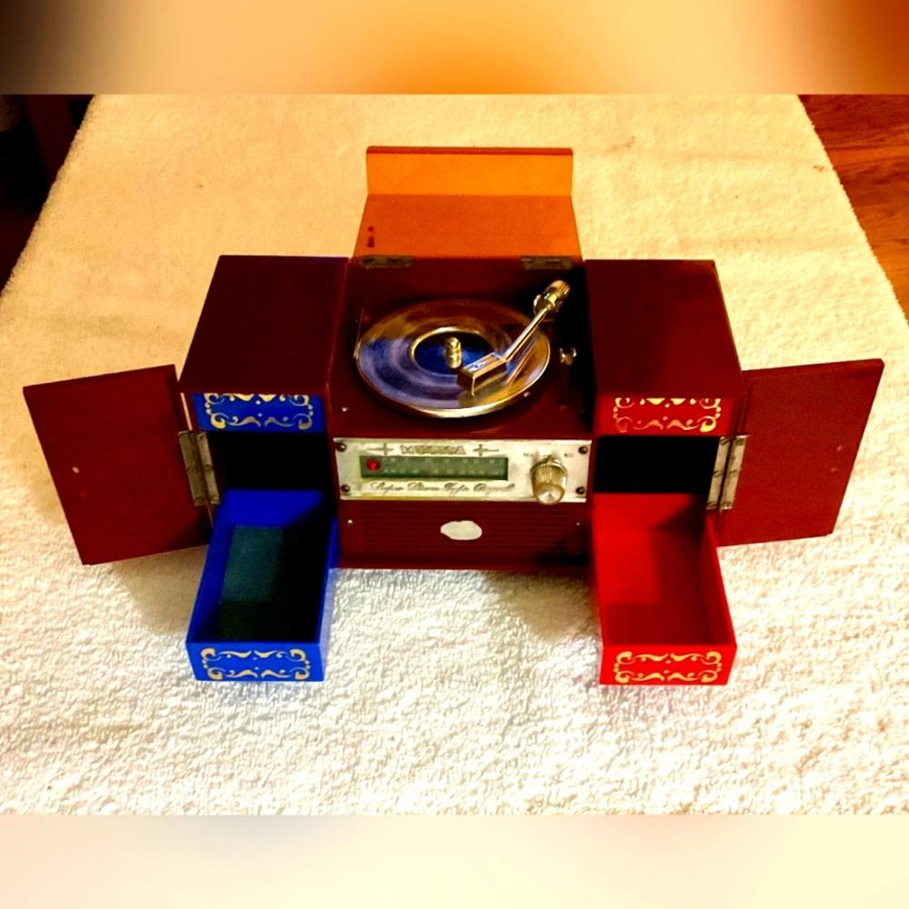 A VINTAGE Jewelry Musical Box of the 60's IN PRESTIGE CONDITION, Made in Japan.